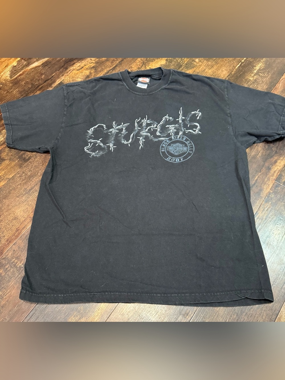 Men’s Y2K Harley Davidson 2007 Sturgis In Barbwire Lettering Shirt size XL